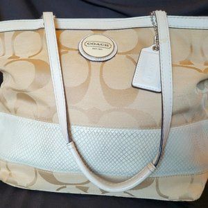 Pre-Loved Coach Shoulder bag in Cream/White